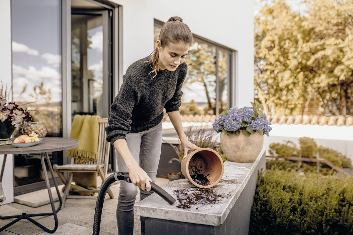 Строительный пылесос Karcher WD 3 S V-19/4/20 (YSY) 1000Вт (уборка: сухая/влажная/выдув/сбор воды) желтый — фото 4