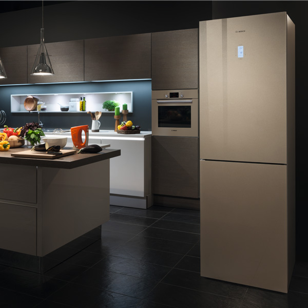 Холодильник с нижней морозильной камерой Bosch Serie|8 Glass Edition KGN39SQ10R — фото 3