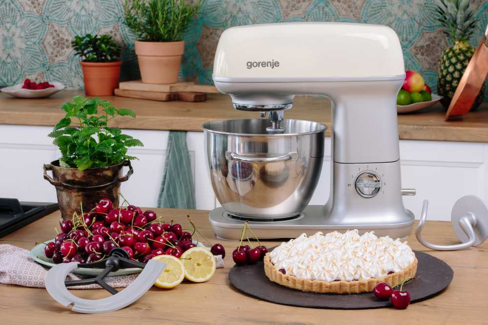 Кухонная машина Gorenje Retro MMC1000RL планетар.вращ. 1000Вт бежевый — фото 6