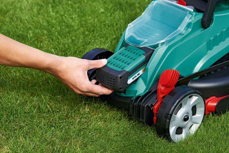 Газонокосилка роторная Bosch Rotak 32 LI (0600885D06) — фото 2