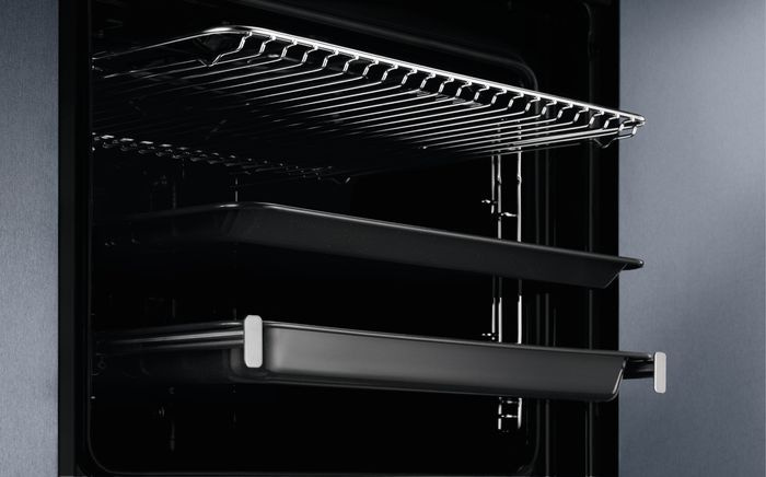 Духовой шкаф Электрический Electrolux OPEB2640R черный матовый/бронза — фото 4