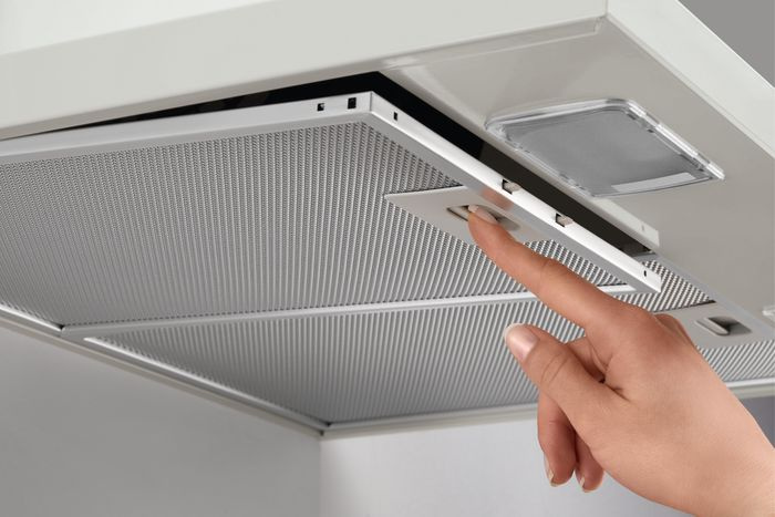 Вытяжка каминная Electrolux EFC226C кремовый/серебристый управление: кнопочное (1 мотор) — фото 2