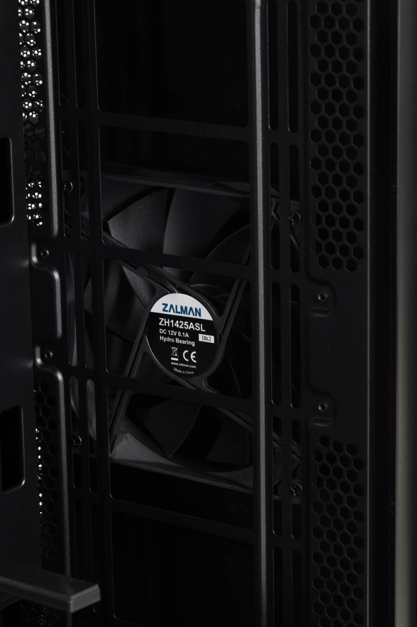 Корпус Zalman Z9 Iceberg черный без БП E-ATX 6x120mm 6x140mm 2x200mm 2xUSB2.0 2xUSB3.0 audio bott PSU — фото 5