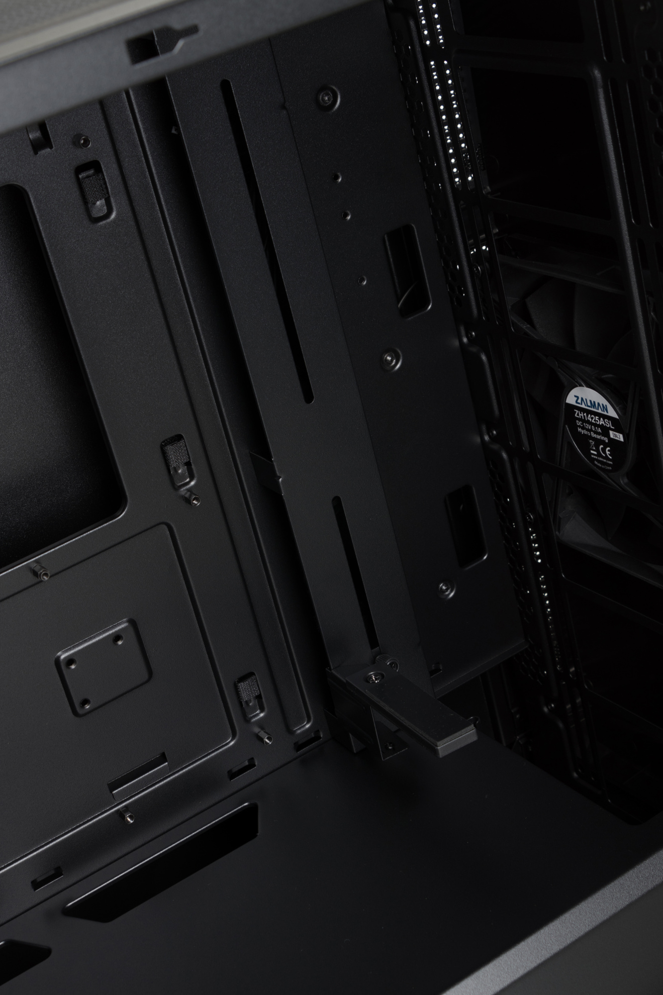 Корпус Zalman Z9 Iceberg черный без БП E-ATX 6x120mm 6x140mm 2x200mm 2xUSB2.0 2xUSB3.0 audio bott PSU — фото 7