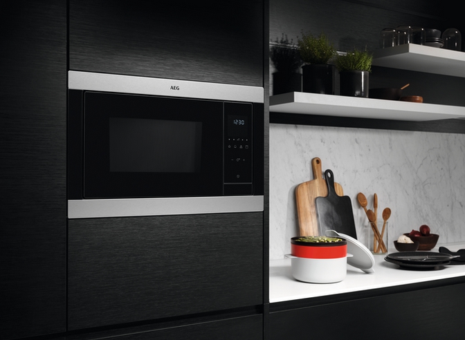 Встраиваемая микроволновая печь AEG MSB2547DM — фото 3