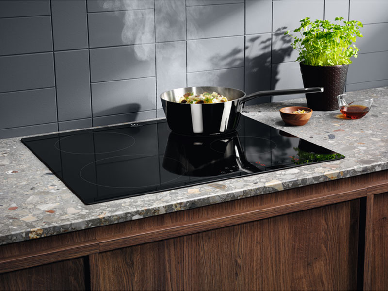 Индукционная варочная поверхность ELECTROLUX LIR60433 — фото 4