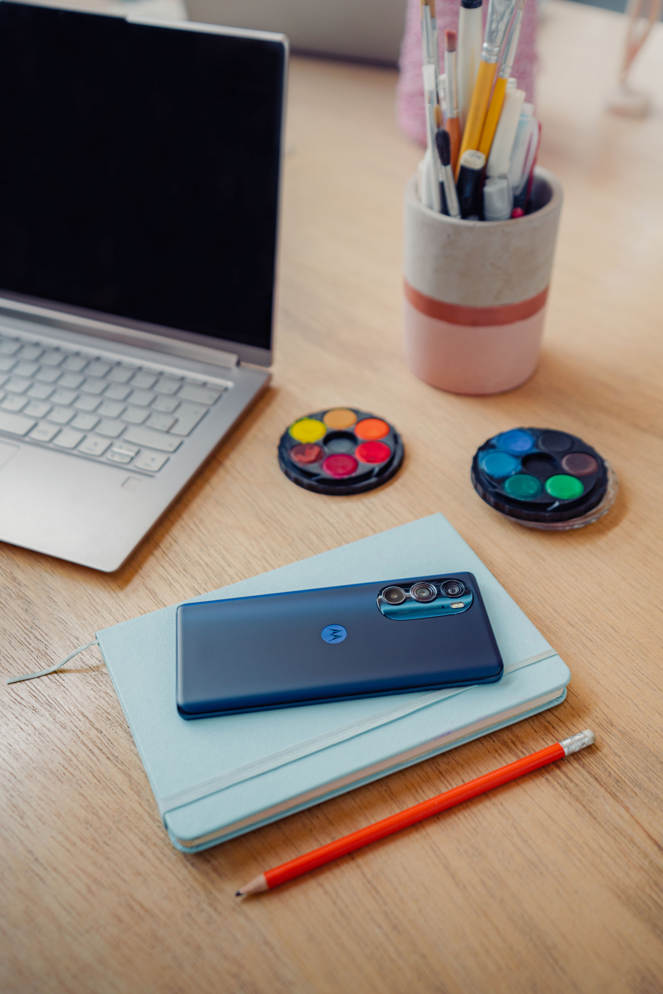 Смартфон Motorola XT2201-1 Edge 30 pro 256Gb 12Gb синий моноблок 3G 4G 2Sim 6.7" 1080x2400 Android 12 50Mpix 802.11 a/b/g/n/ac/ax NFC GPS GSM900/1800 GSM1900 TouchSc Protect A-GPS — фото 12