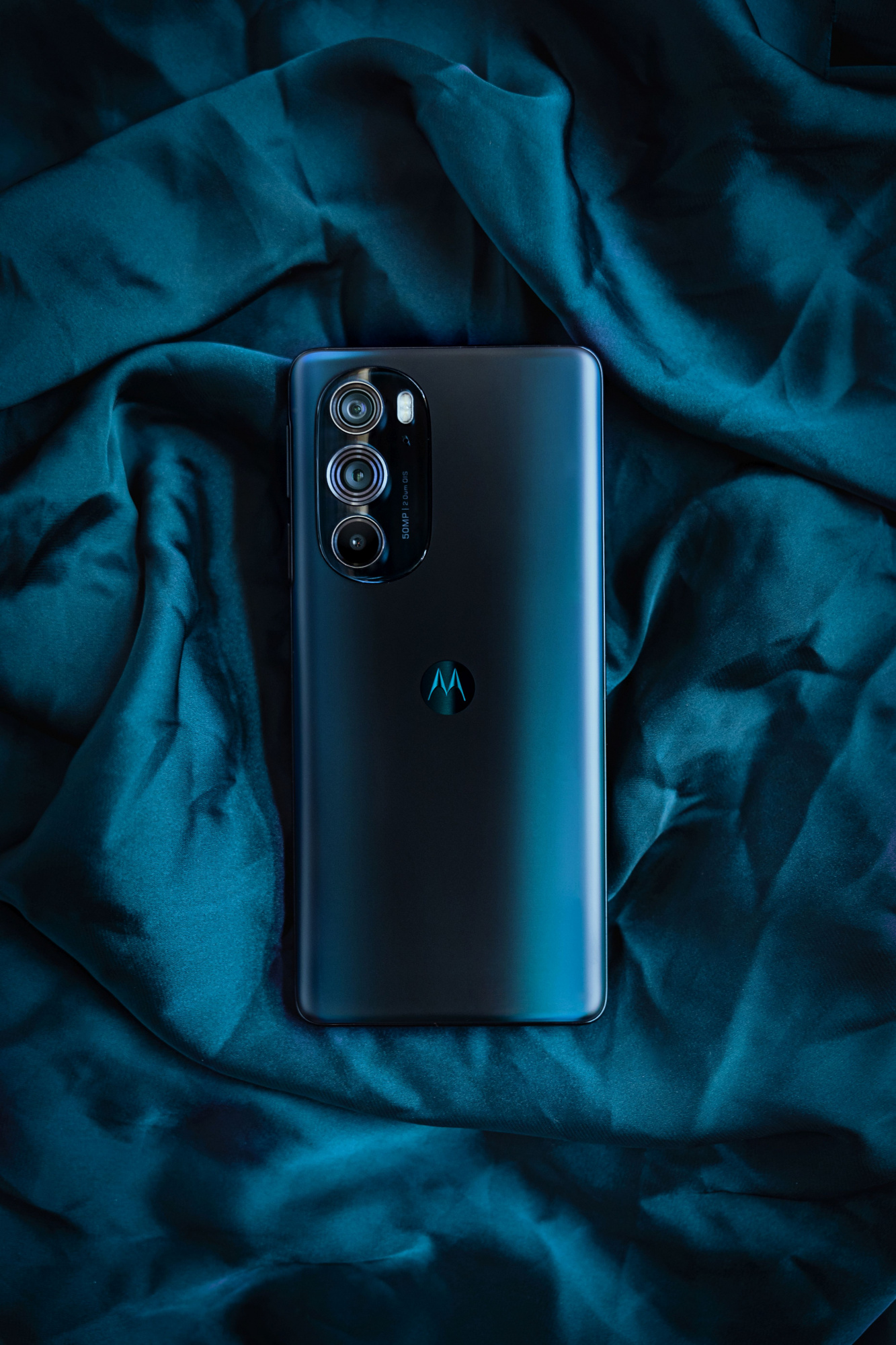 Смартфон Motorola XT2201-1 Edge 30 pro 256Gb 12Gb синий моноблок 3G 4G 2Sim 6.7" 1080x2400 Android 12 50Mpix 802.11 a/b/g/n/ac/ax NFC GPS GSM900/1800 GSM1900 TouchSc Protect A-GPS — фото 19