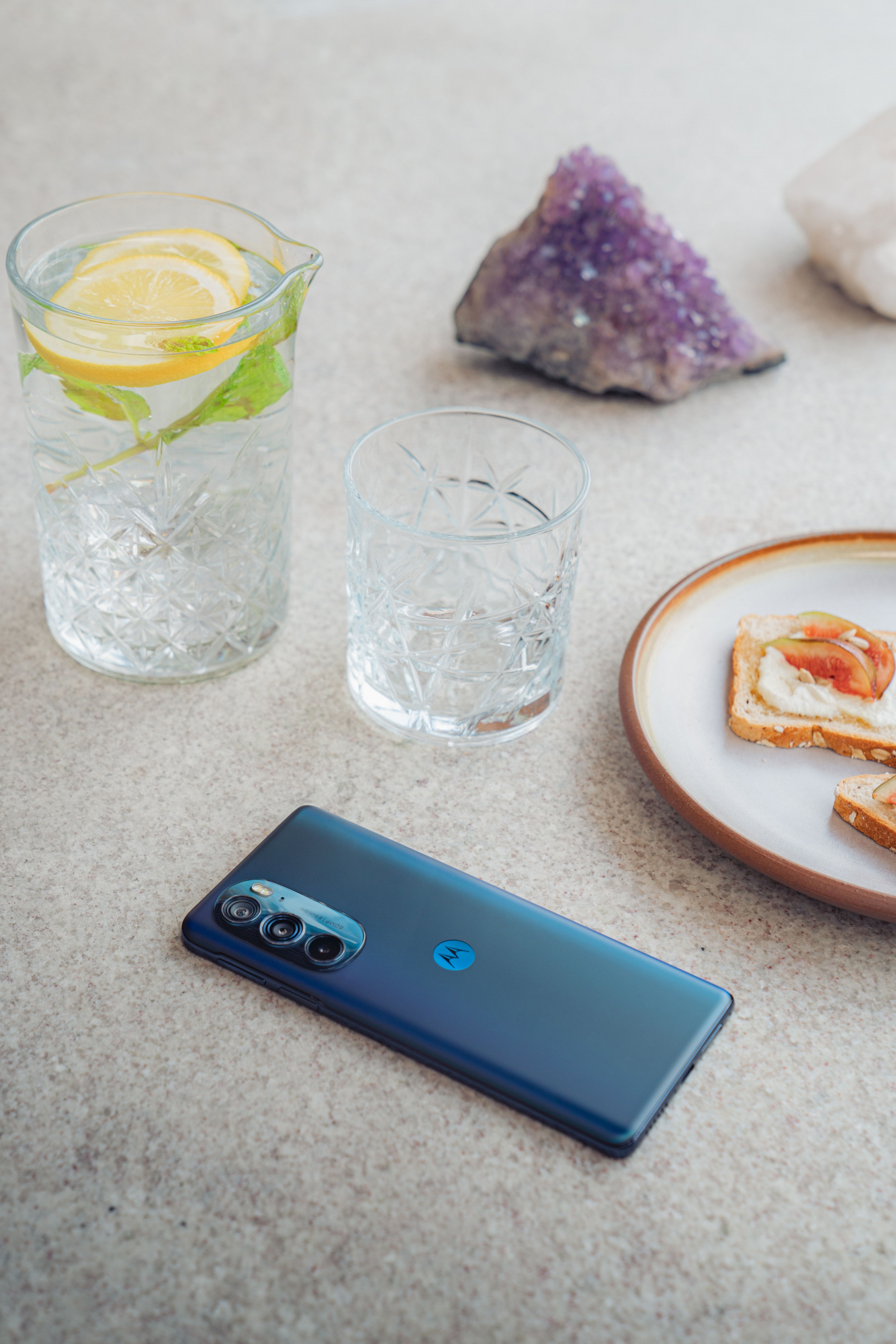 Смартфон Motorola XT2201-1 Edge 30 pro 256Gb 12Gb синий моноблок 3G 4G 2Sim 6.7" 1080x2400 Android 12 50Mpix 802.11 a/b/g/n/ac/ax NFC GPS GSM900/1800 GSM1900 TouchSc Protect A-GPS — фото 20