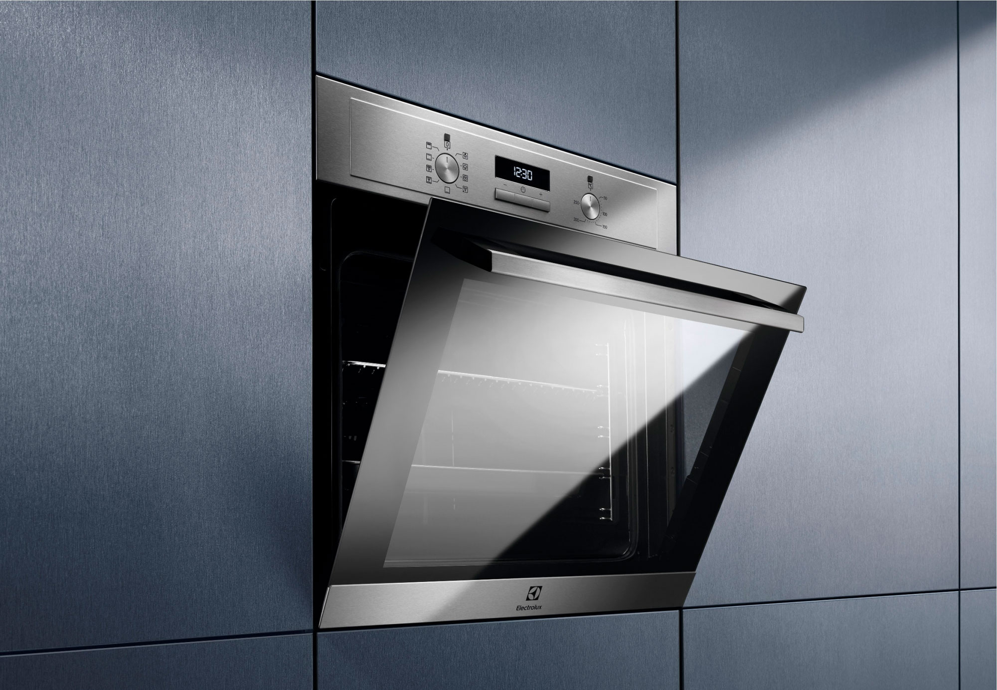 Духовой шкаф электрический Electrolux EOF3H40BX — фото 2
