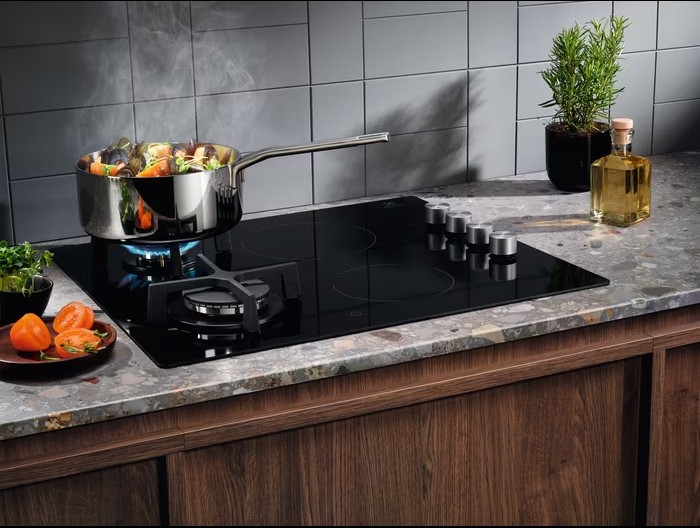 Газовая варочная поверхность Electrolux EGE6172NOK черный — фото 5