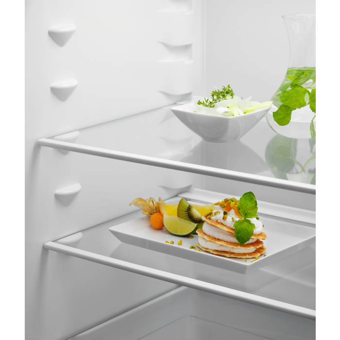 Холодильник Electrolux LNS5LE18S — фото 3